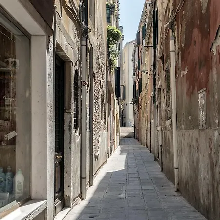 Three Terraces 아파트 *